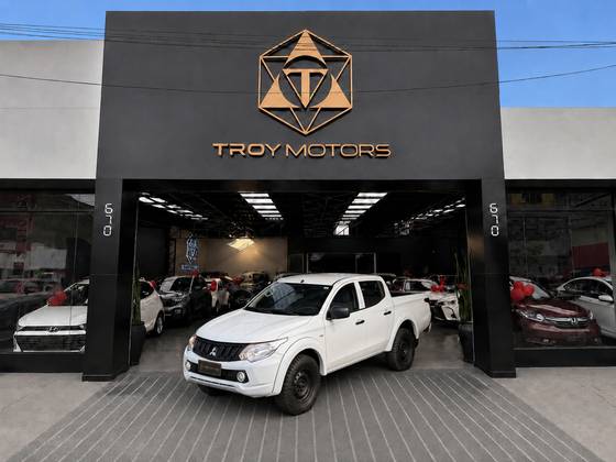 MITSUBISHI L200 TRITON 2.4 16V TURBO DIESEL GL CD 4X4 MANUAL MITSUBISHI L200 TRITON 2.4 16V TURBO DIESEL GL CD 4X4 MANUAL